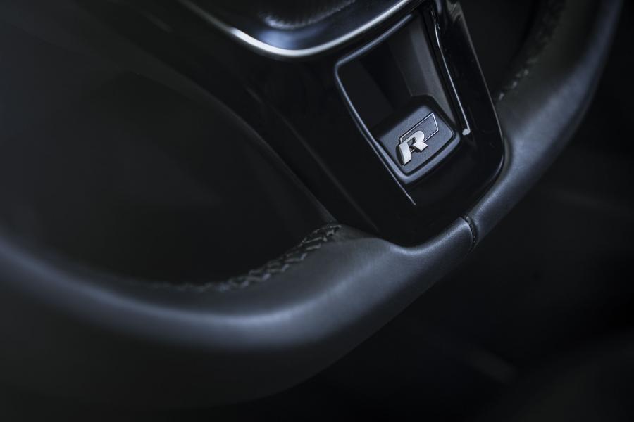 Детали интерьера Volkswagen Atlas R-Line 2017 года  (фото 16 из 16)